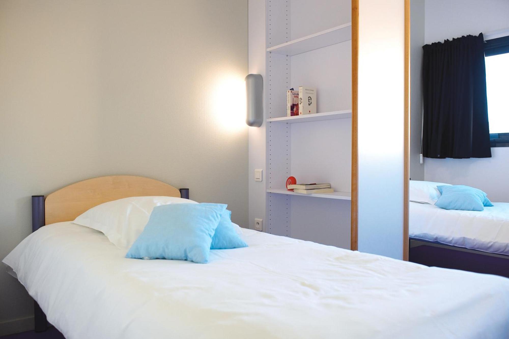 Hotel Jf Accueil & Formation Cholet Exterior foto