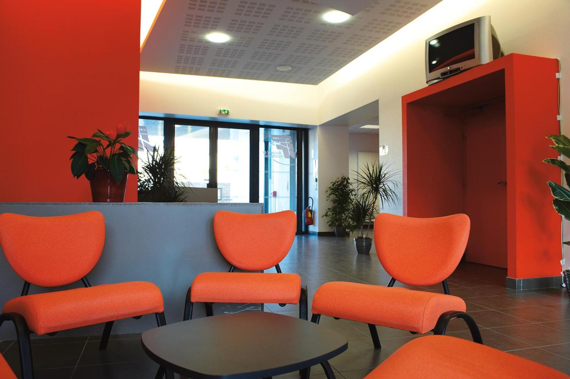 Hotel Jf Accueil & Formation Cholet Exterior foto